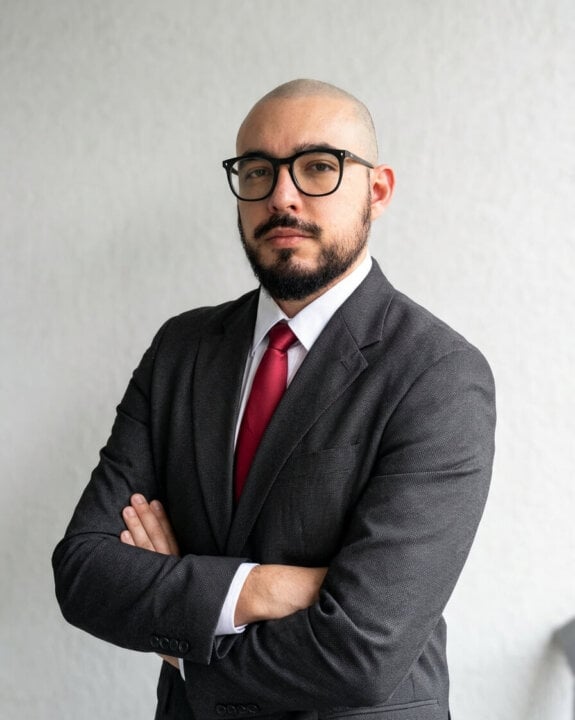 Alberto Briceno Headshot